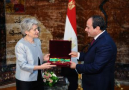 الرئيس يمنح مدير اليونسكو إيرينا بوكوفا وسام الجمهورية