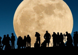 الشمس والقمر والأرض على استقامة واحدة.. والعالم يشهد كسوفًا حلقيًا اليوم