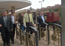 بالصور .. رئيس السكة الحديد يفاجئ محطات الفروع والضواحى