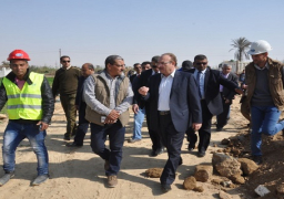 بالصور..محافظ بني سويف يتابع تنفيذ محور المستشار عدلي منصور