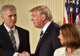 ترامب يختار القاضي نيل غورسيتش لشغل المقعد الشاغر في المحكمة العليا