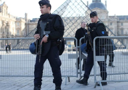 رئيس وزراء فرنسا يرجح احتمالية العمل الإرهابي في هجوم اللوفر