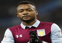 سوانزي يضم جوردان ايو مهاجم أستون فيلا