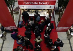 عشاق السينما “يكافحون” في برلين