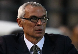 كوبر يتابع مباراة غانا والكاميرون من المدرجات