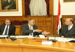 محافظ القاهرة يبحث تطوير العشوائيات مع مدير برنامج التنمية