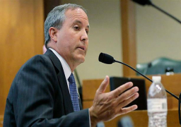 مدعي عام تكساس يؤيد قرار ترامب بحظر السفر