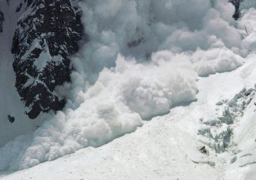 مصرع 25 شخصًا في انهيارات ثلجية وبرد قارس في أفغانستان