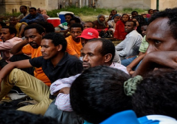 مهاجرون صوماليون يعبرون حدود امريكا الى كندا مشيا