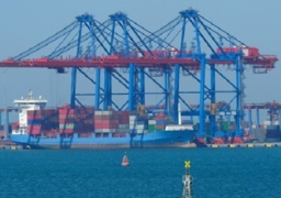 وصول وسفر 1743 راكب بموانى البحر الأحمر وتداول 201 شاحنة