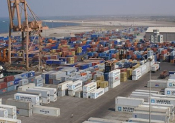 وصول وسفر 1776 راكبا بموانىء البحر الاحمر وتداول 412 شاحنة