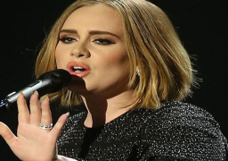 أديل تبدأ جولتها الغنائية بحفل في بيرث الأسترالية