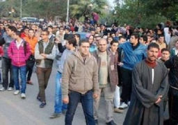 أهالي قرية البرادعة بالقناطر يشيعون جثمان شهيد سيناء في جنازة شعبية مهيبة