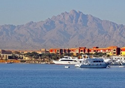 إعادة فتح ميناء الغردقة البحرى بعد تحسن الأحوال الجوية