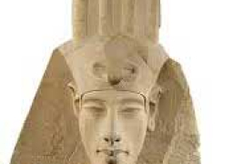 الآثار تهدى كازاخستان 48 نموذجا أثريا أبرزها رأس إخناتون