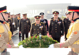 السيسي ينيب وزير الدفاع لوضع إكليل الزهور على النصب التذكاري