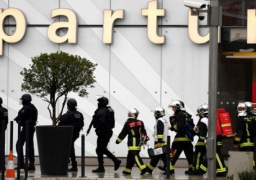 الشرطة الفرنسية : منفذ عملية مطار أورلى متطرف معروف