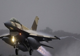 الطيران السورى يقصف تجمعات لداعش فى محيط مدينة دير الزور