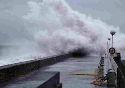 العاصفة الترابية تغلق موانئ السويس والغردقة