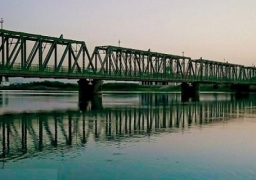 القوات العراقية تسيطر على جسر الحديدى شمال الموصل