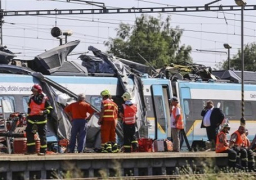 مقتل وإصابة 33 شخصا باصطدام قطار بضائع بحافلة في أمريكا