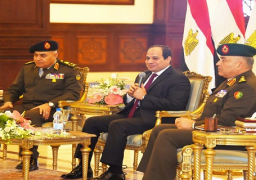 بالصور..السيسي يلتقي ضباط وجنود القوات المسلحة بيوم الشهيد