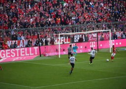 بايرن يتخطى فرانكفورت بثلاثية .. وسقوط دورتموند ولايبزيج بالدوري الألماني