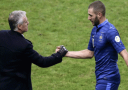 ديشامب يفتح الباب أمام عودة بنزيمة إلى منتخب فرنسا