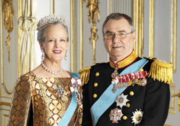 زوج ملكة الدنمارك يهدي مجموعة من الكتب لمكتبة الإسكندرية