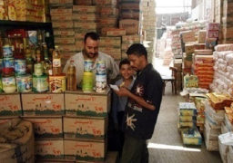 مصدر حكومي لرويترز :ندرس زيادة الدعم التمويني إلى 27 جنيها للفرد شهريا