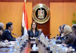 سحر نصر تبحث مع سفير اليابان زيادة استثمارات بلاده فى مصر