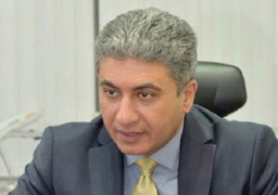 شريف يقرر التحقيق في اسباب تأخر اقلاع طائرة مصر للطيران للغردقة
