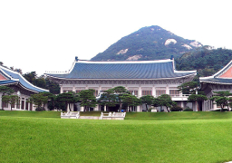 سول .. الرئيسة المعزولة تغادر “البيت الأزرق”