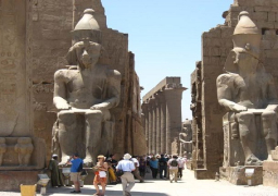 محافظ الأقصر يناقش مشروع توثيق المحافظة إلكترونيا