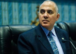 وزير الري يتلقى تقريرا عن إنجازات مصلحة الميكانيكا والكهرباء