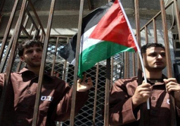 1300 اسير فلسطيني يبدأون اضرابا عن الطعام