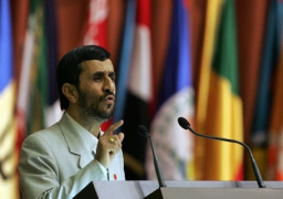 أحمدى نجاد يتحدى المرشد ويعلن ترشحه لرئاسة إيران