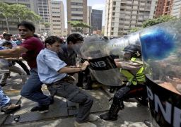 ارتفاع عدد القتلي لـ20 خلال مواجهات بين الشرطة ومتظاهرين في فنزويلا