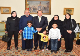 الرئيس يستقبل أسرة الشهيد المقدم أحمد صلاح الدين مالك