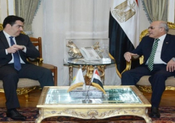 العصار يبحث مع وزير الدفاع القبرصي التعاون في مجالات الدفاع والأمن