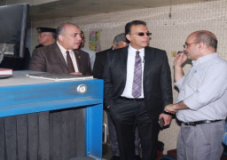 بالصور.. وزير النقل يتابع اجراءات تأمين المحطات والقطارات