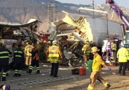 مقتل 24 في تصادم بين حافلة وشاحنة صهريج في كينيا