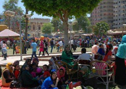 توافد المواطنين على الحدائق والمتنزهات للاحتفال بشم النسيم