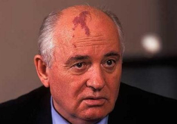 جورباتشوف يحذر من اندلاع “حرب ساخنة” فى العالم