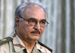 حفتر يؤكد أن مصر في طليعة الدول التي تعمل على الوفاق الليبي