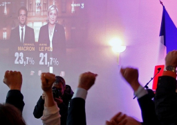 فرنسا.. خاسرون في الانتخابات يدعمون ماكرون
