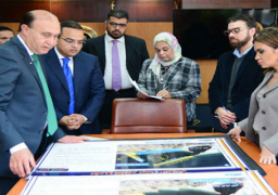 سحر نصر تبحث مع مميش ضخ استثمارات لمحور قناة السويس