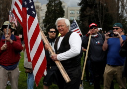 اعتقال 14 شخصا في اشتباكات بين مؤيدي ومعارضي ترامب في كاليفورنيا