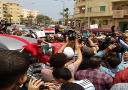 فتاة العربة تتسلم السيارة التي وعدها بها الرئيس السيسي