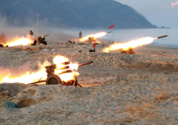 كوريا الشمالية تجري تدريبات واسعة النطاق بالمدفعية